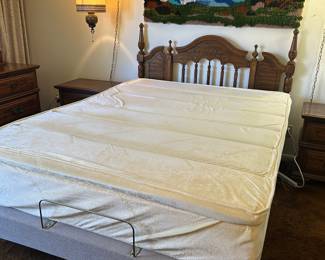 Queen mattresse and bed frame 