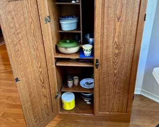 Great cabinet 
Could be used as a desk also
