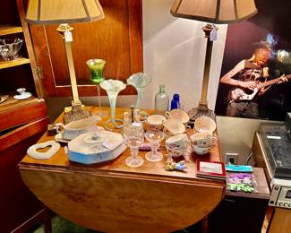 Drop Leaf Table
Lamps
Collectibles