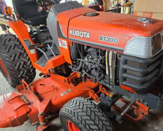 Kubota B7300 Tractor - Runs Good- Great Shape