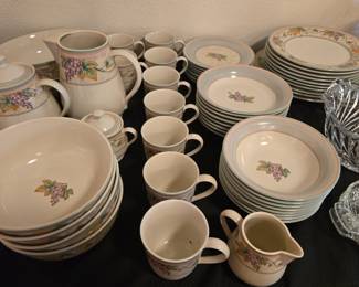 Noritake Casual Stone Napa Vines Dish Set