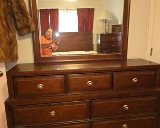 5 Piece Bedroom Set - Queen Bed - Nightstand - 2 Dressers - Great Shape