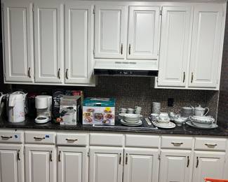 Dish sets and kitchen accessories