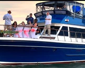 48 Ft VISTA YACHT.  Perfect LIVE-A-BOARD.  Runs beautifully estate spent over 50k in updates in 2023 2024.  TEXT FOR MORE INFO and VIDS. 713-715-9544
