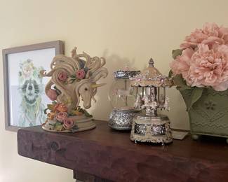 Carousel and other pretty decor items 