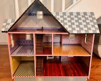 Melissa & Doug Victorian Dollhouse
Lot #: 95