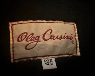 Vintage Oleg Kassini Men's Genuine Leather Coat With Removable Fleece Lining, Size 42 Regular
Lot #: 97