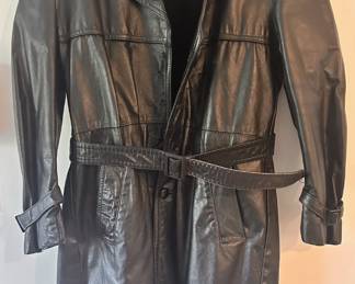 Vintage Oleg Kassini Men's Genuine Leather Coat With Removable Fleece Lining, Size 42 Regular
Lot #: 97