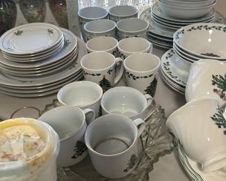 Christmas dinner sets 