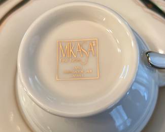 Mikasa Ambassador Jade 16 Place Settings