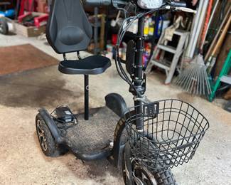 RMB EV Multi-point 3 Wheel Scooter