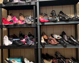 Ladies Size 7 Shoes & Boots   Most of these shoes are like NEW &  some are NEW 