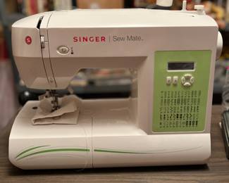 Singer Sewing Machine 