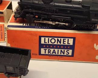  06 LIONEL TRAIN SET 
