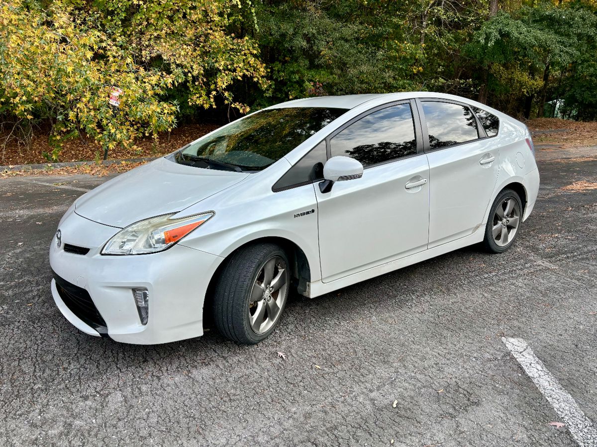 2015 Toyota Prius Hatchback 4-Cyl, Hybrid, 1.8 Liter, Automatic Transmission, White w/Black Leather Interior, 156,000 miles