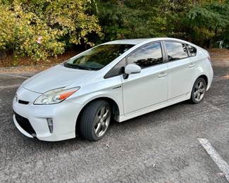 2015 Toyota Prius Hatchback 4-Cyl, Hybrid, 1.8 Liter, Automatic Transmission, White w/Black Leather Interior, 156,000 miles