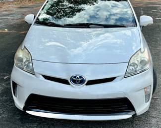 2015 Toyota Prius Hatchback 4-Cyl, Hybrid, 1.8 Liter, Automatic Transmission, White w/Black Leather Interior, 156,000 miles