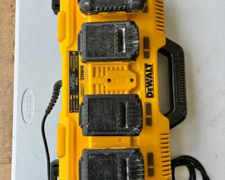 DeWalt 4-battery fast charger