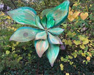Metal garden sculpture fairly large $100