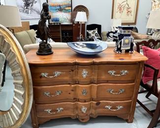 Ethan Allen French Provincial style chest of drawers