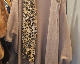 1 of 2 pictures - Fur Collar Look Shoulder Wrap