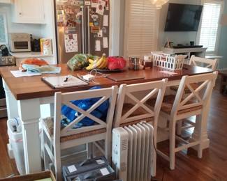 Kitchen cabinetry by QCCI Quality Custom Cabinetry Inc. Kitchen island detail