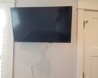 Flat screen TV with wall mount bracket