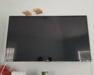 Flat screen TV with wall mount bracket