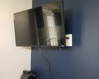 Flat screen TV with wall mount bracket