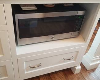 GE microwave oven