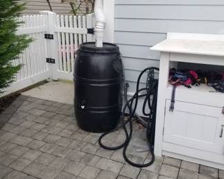 Rain barrel water collection system