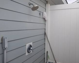 Outdoor shower hardware
