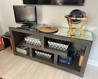 Another Console/Entertainment Stand w Mirrored Top, Brass Globe, Small TV