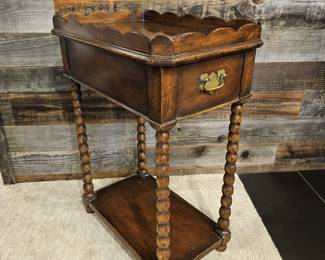 Vintage Quality End Table in a Pretty Cherry Wood with Turned Legs and a Dovetailed Drawer