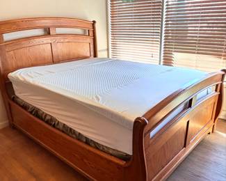 Queen Oak Bed