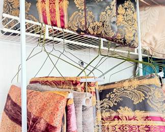 Bedding Set (Queen) with Shams and pillows