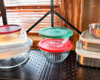 Pyrex and other food storage containers 