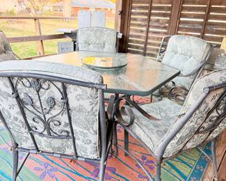 Patio Table 6 Chairs