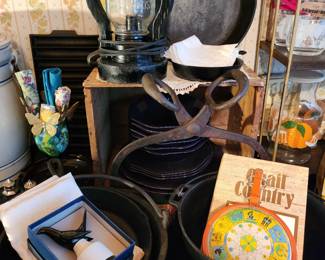 Cast-iron cookware
Pie bird