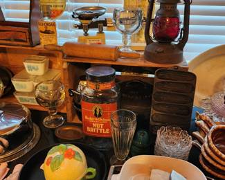 Old Apothecary candy jars
Scale, vintage reamer cast iron