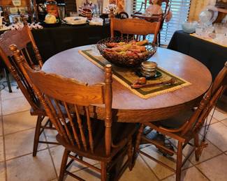 Antique round Oak table