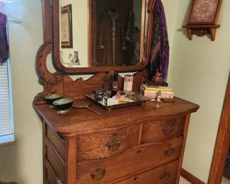 Tiger Oak Dresserw/mirror