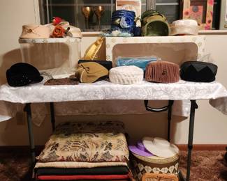 Nice selection of vintage ladies hats