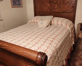 Beautiful Tiger Oak Complete full bed