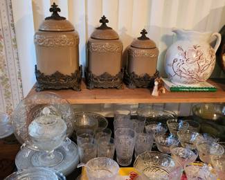 Canister set
Sandwich glass