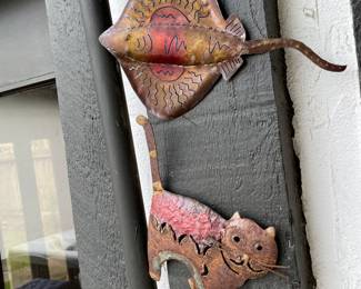 More outdoor Metal decor in this Sting Ray & Kitty Cat