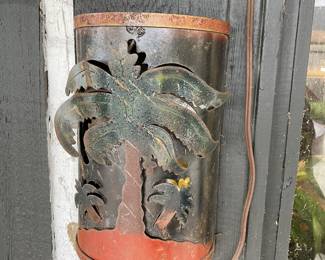 Outdoor Island Wall Sconce that lights up