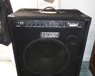 Fender Amp Rumble 100 (See Next Pic)