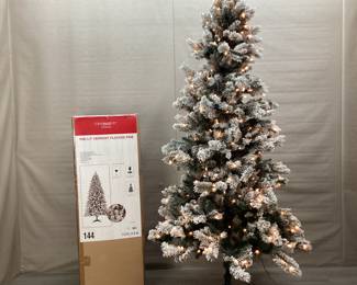 7.5' Prelit Christmas Tree