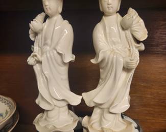 Chinese figures. White porcelain 